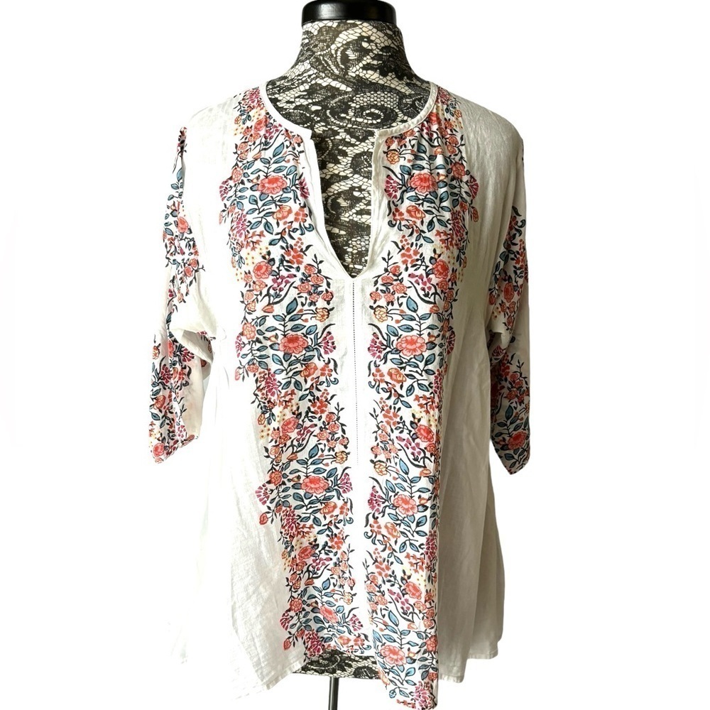 Robbery’s Roller Rabbit White Floral Print Swing Top Medium
